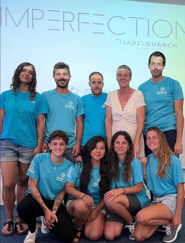 Deborah Morrinson y los voluntarios de la fundación Palma Aquarium